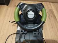 Kierowca gamingowa Xbox pierwszej generacji.