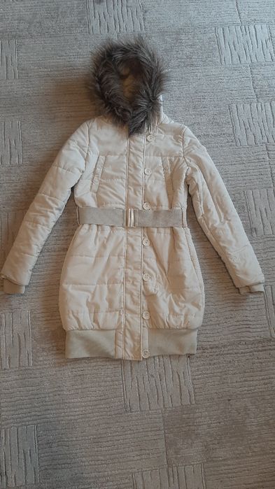 Kurtka zimowa biala XS z odpinanym futerkiem przy kapturze