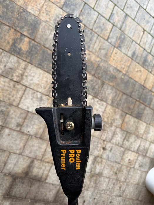 Spalinowa piła łańcuchowa na wysięgniku Poulan PRO - Podkrzesywarka