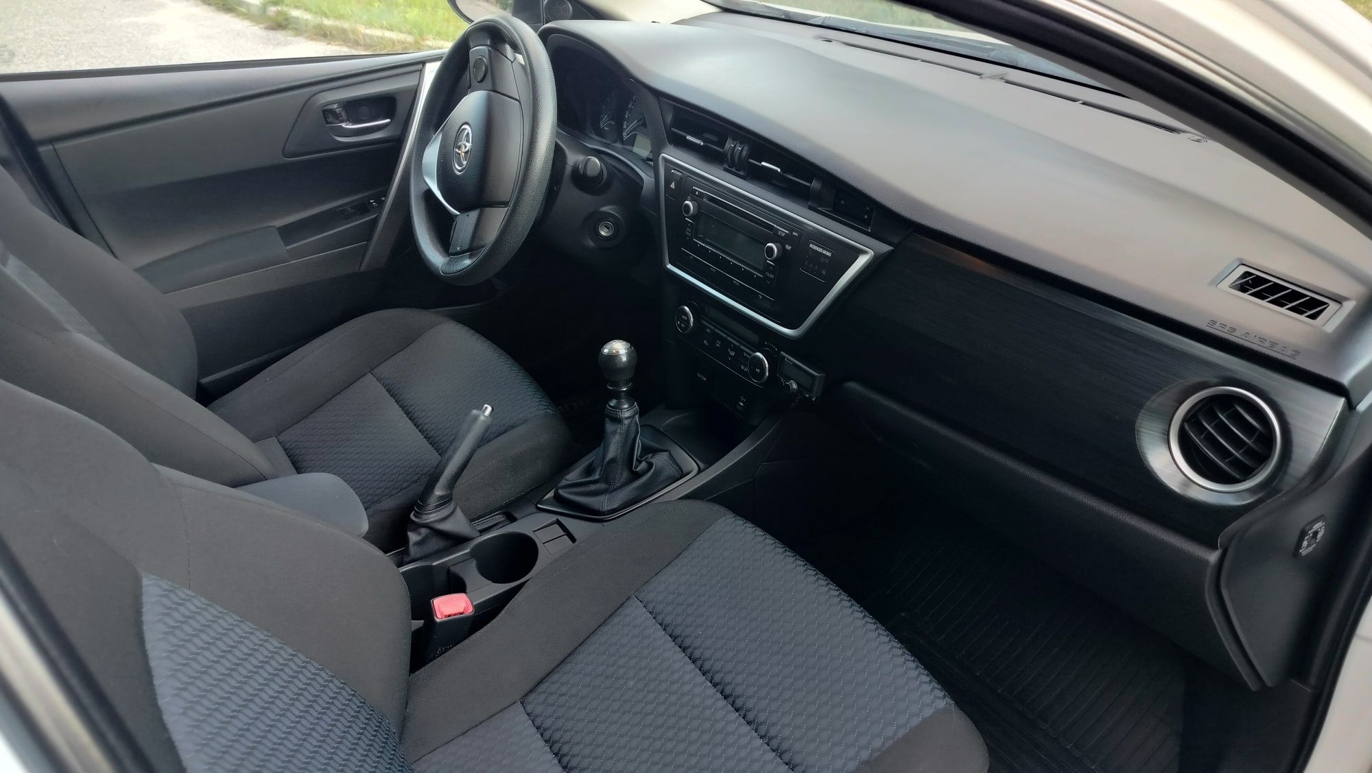 Toyota Auris, polski salon