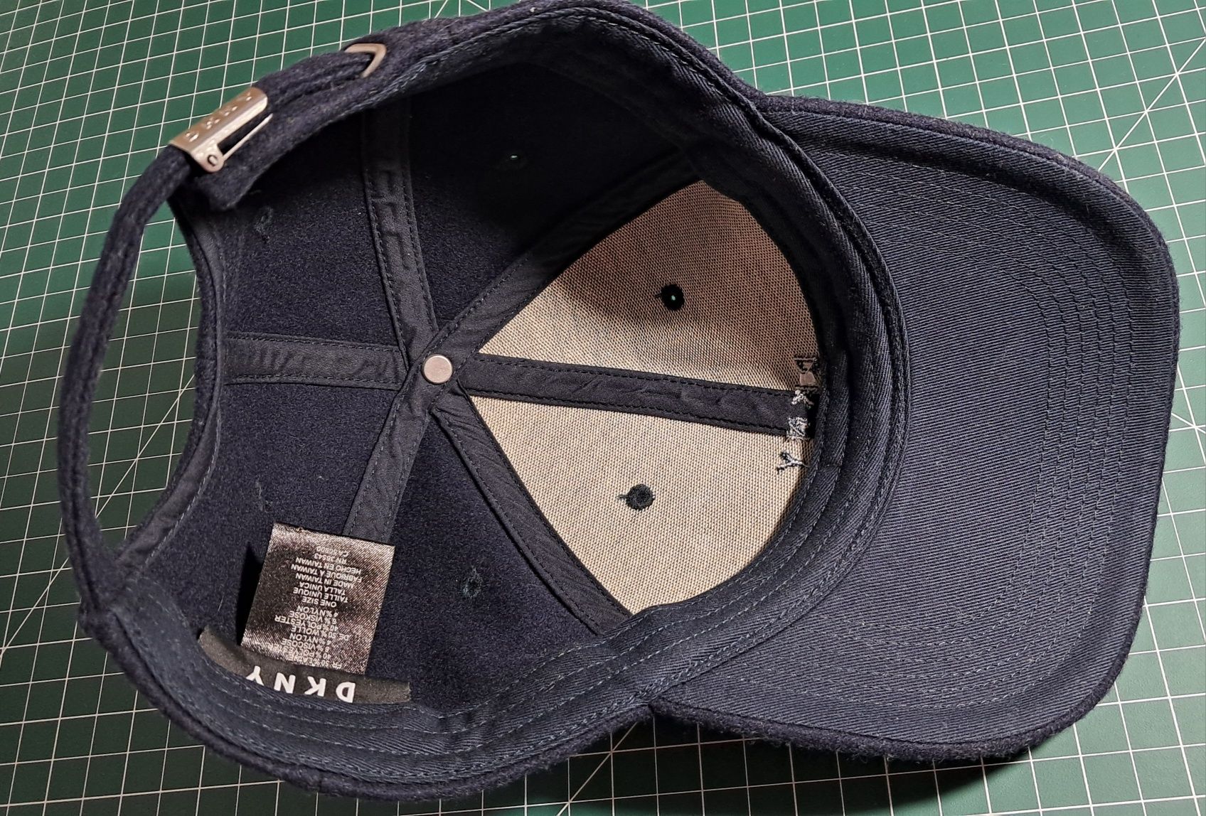 DKNY czapka z daszkiem granatowa wełna ekstra stan jak nowa unisex