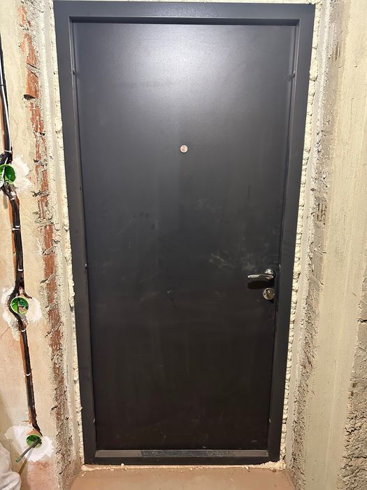 Вхідні двері металеві