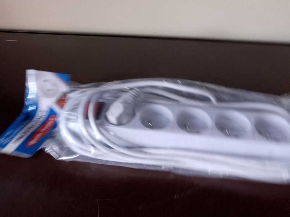 2xprzedluzacz 5 gniazd 5 metrow nowy zapakowany do malych rzeczy elekt