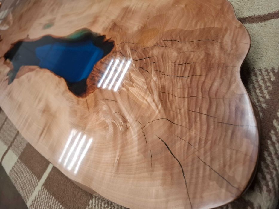 Wyjątkowy blat/dekor drewniany z żywicą – ręcznie wykonany