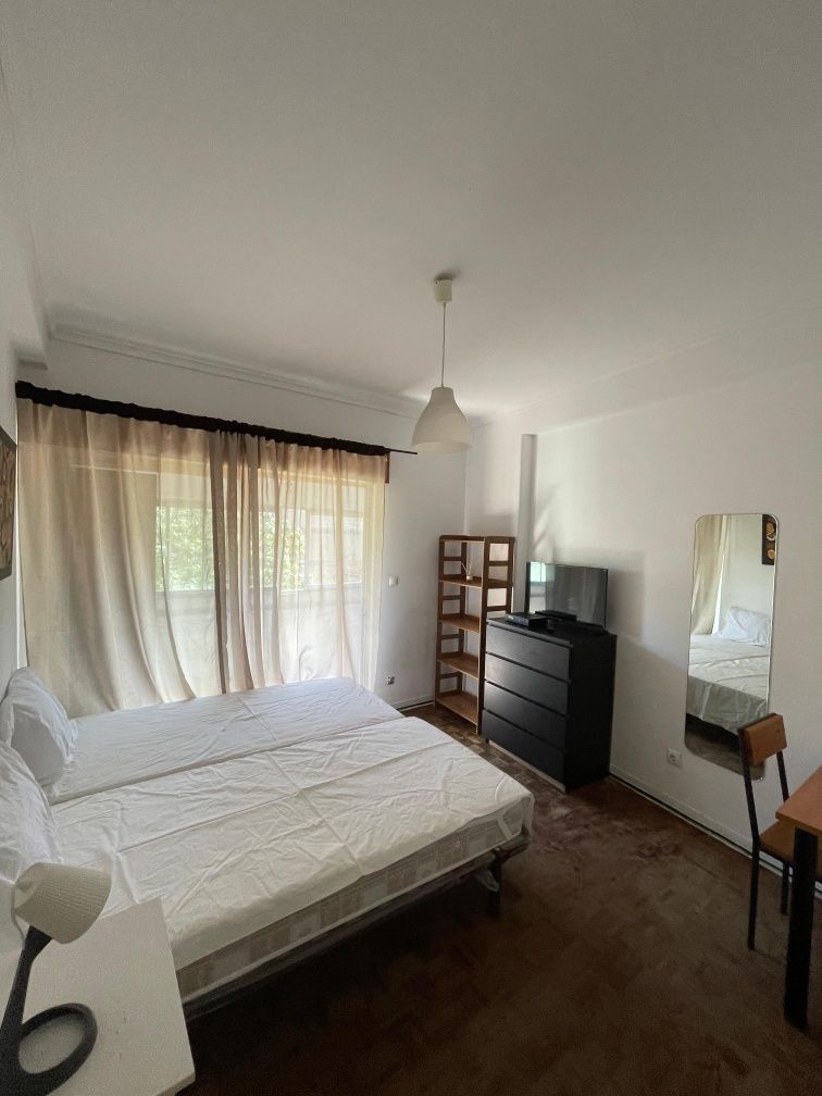 Quarto Duplo duas camas individuais sem caução Olivais Sul