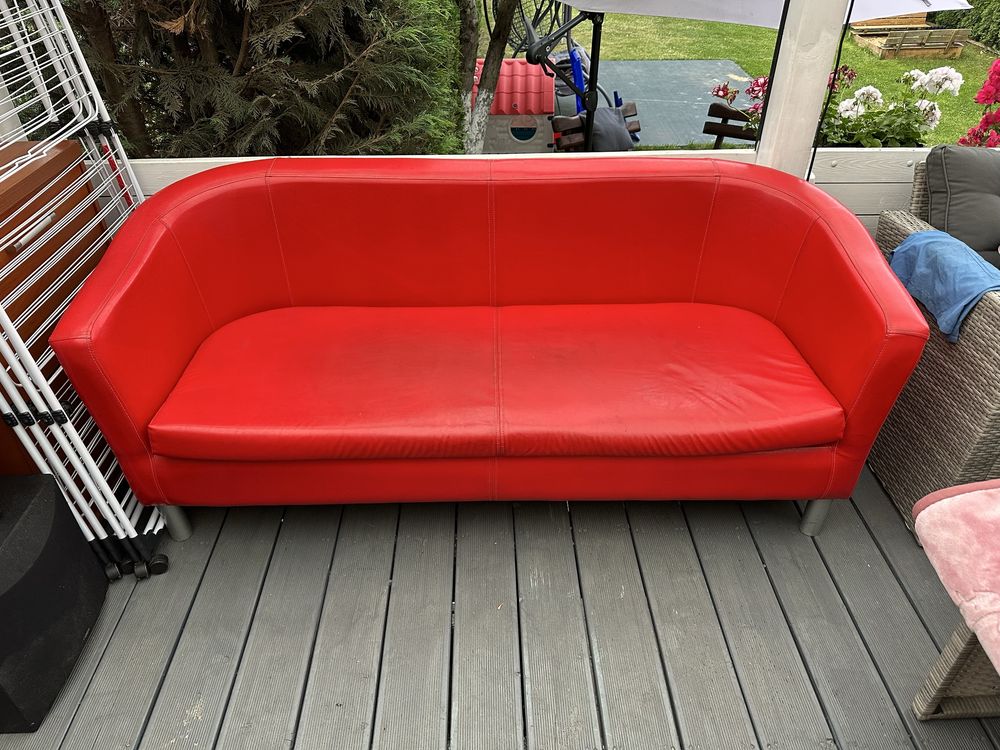 Czerwona sofa używana