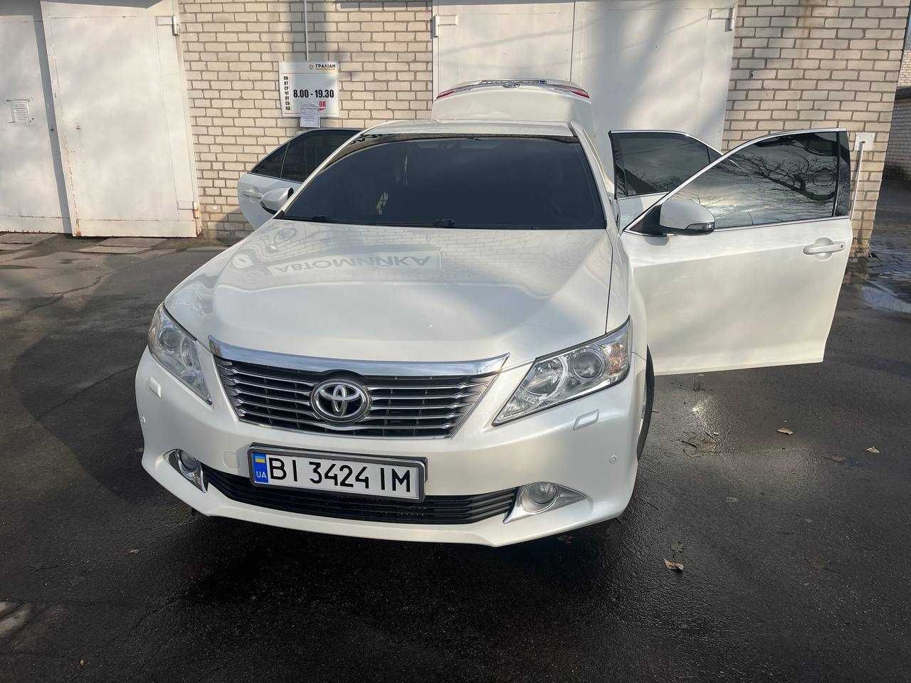 Toyata Camry 50 oficial 2013