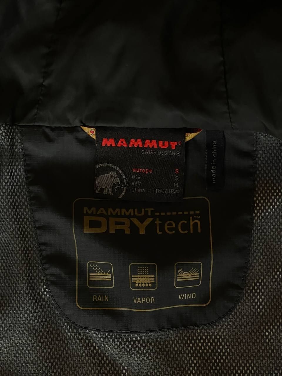 Чоловіча вітровка Mammut