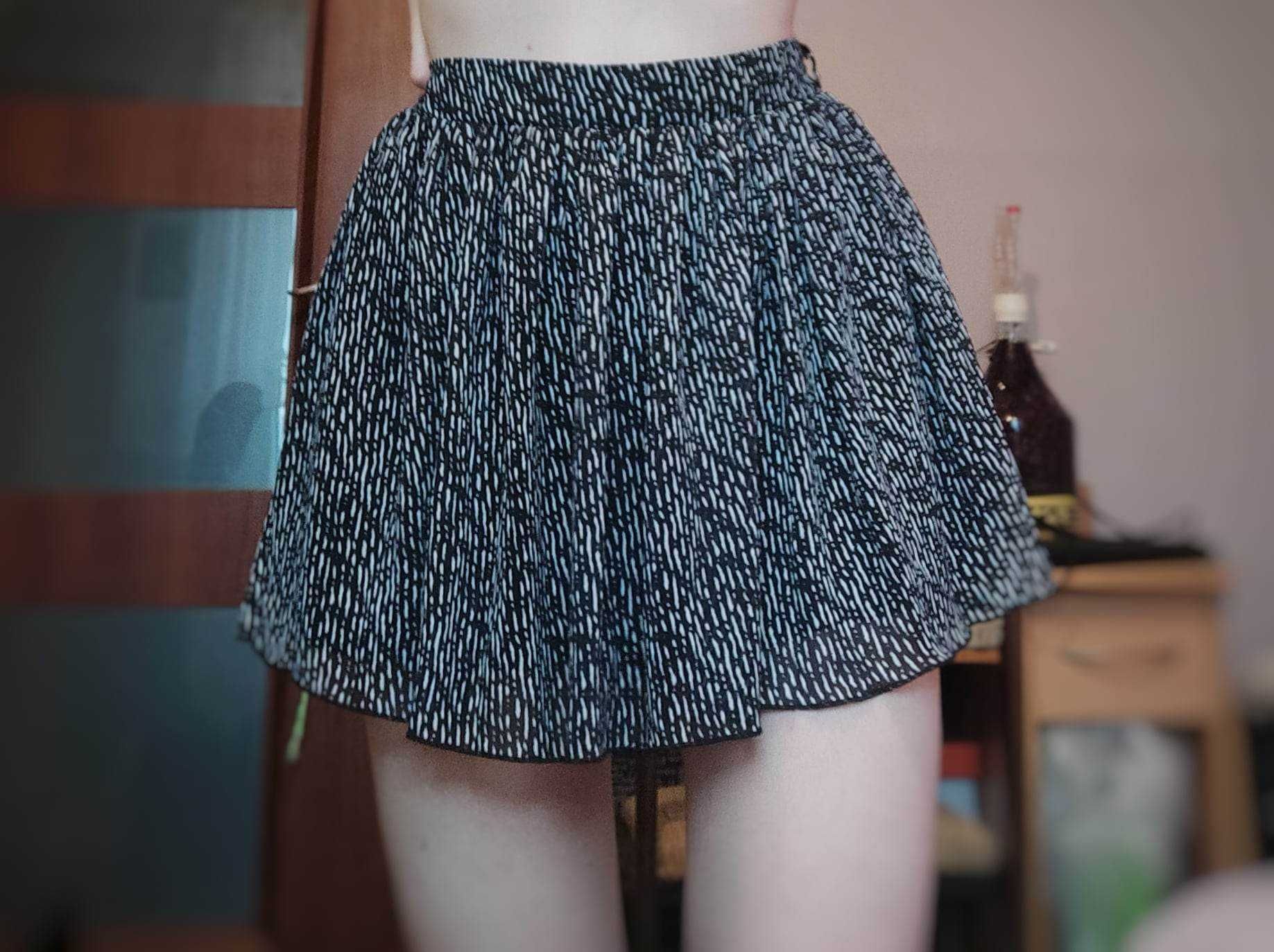 Mini spódniczka czarna w białe wzorki, spódnica