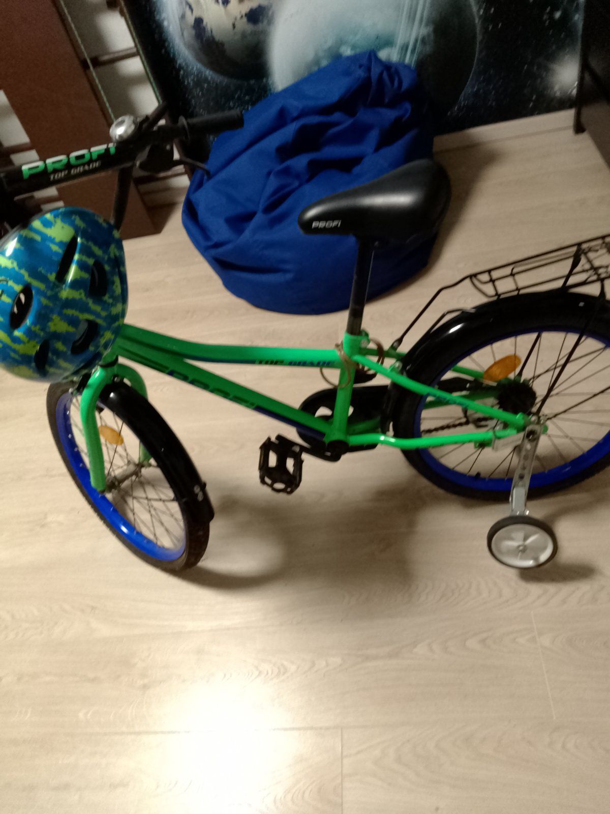 Дитячий велосипед з шоломом