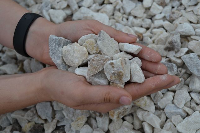Grys kalcyt bałkański kremowy 16-32  mm kamień ozdobny otoczak
