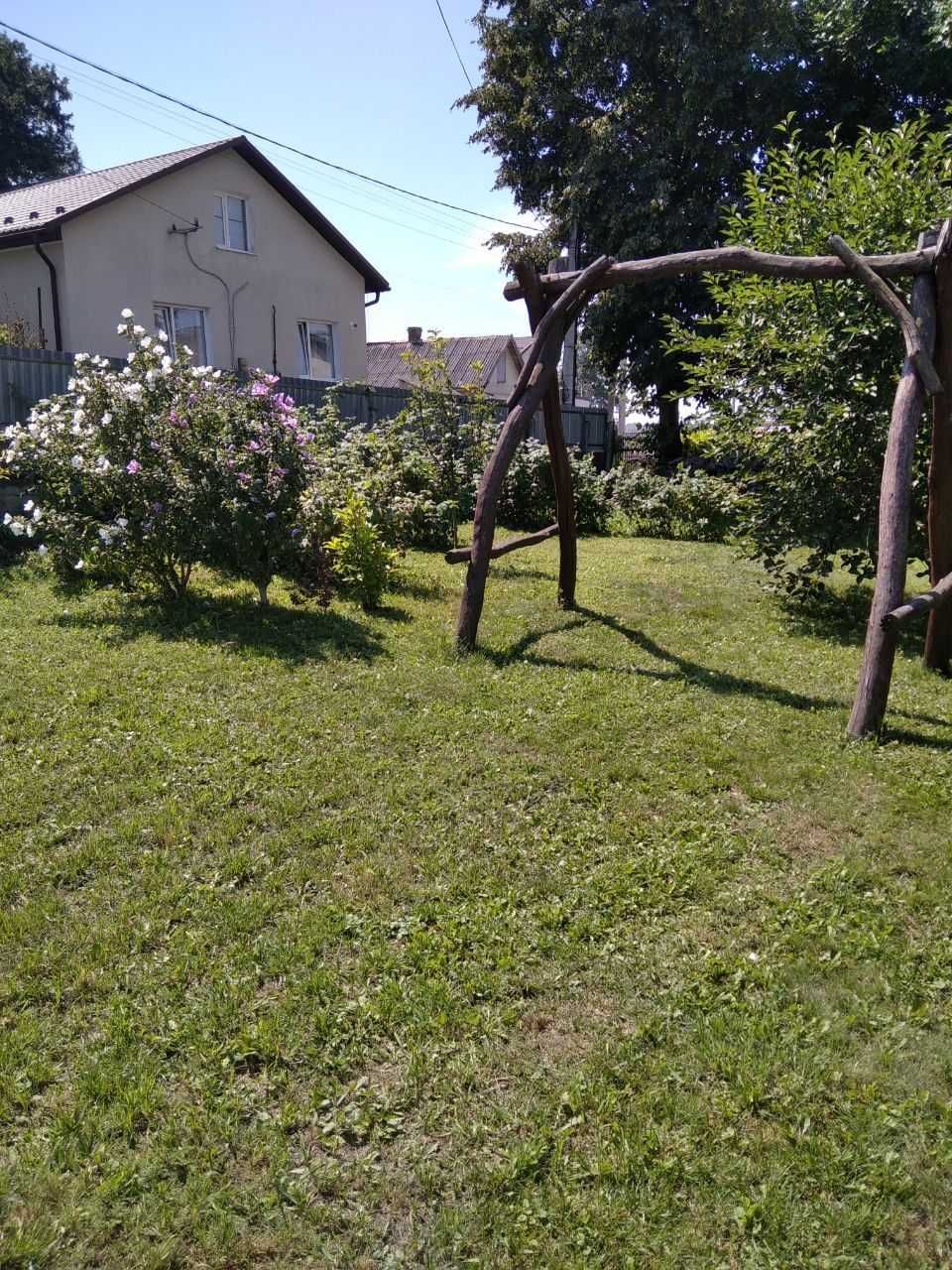 Будинок з великим подвірʼям та городом м. Зборів, Тернопільська обл.