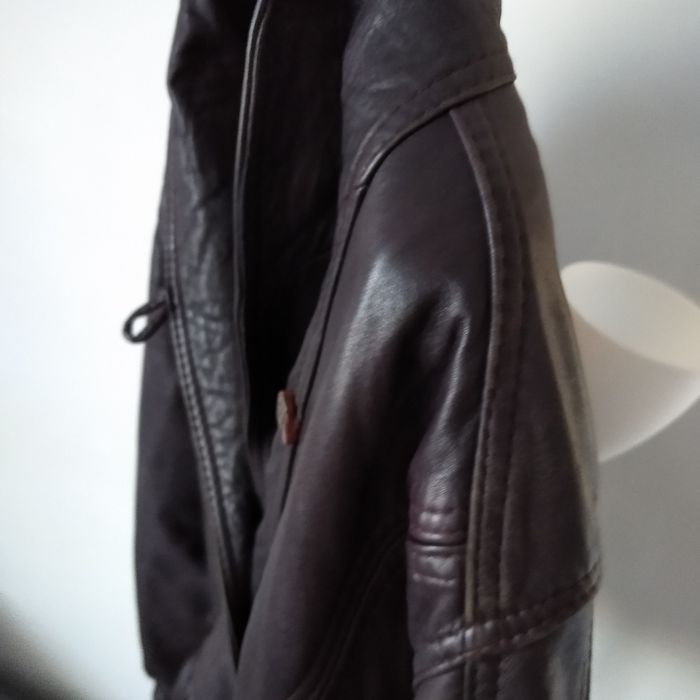 Damska kurtka skórzana cielęca kolor oliwkowy.