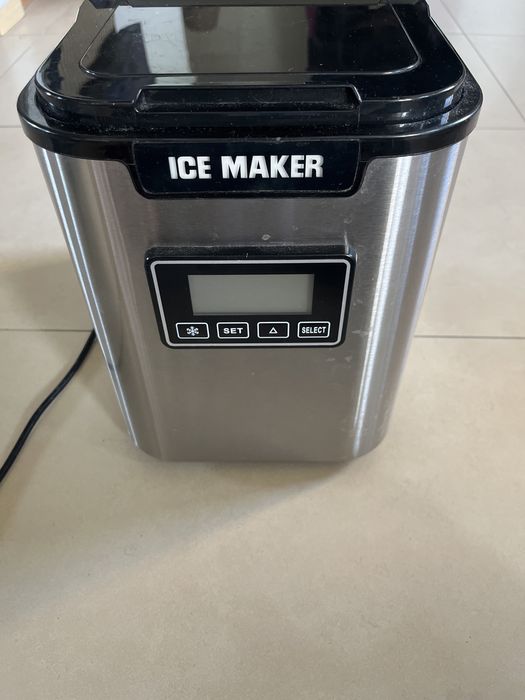 KOSTKARKA ice maker