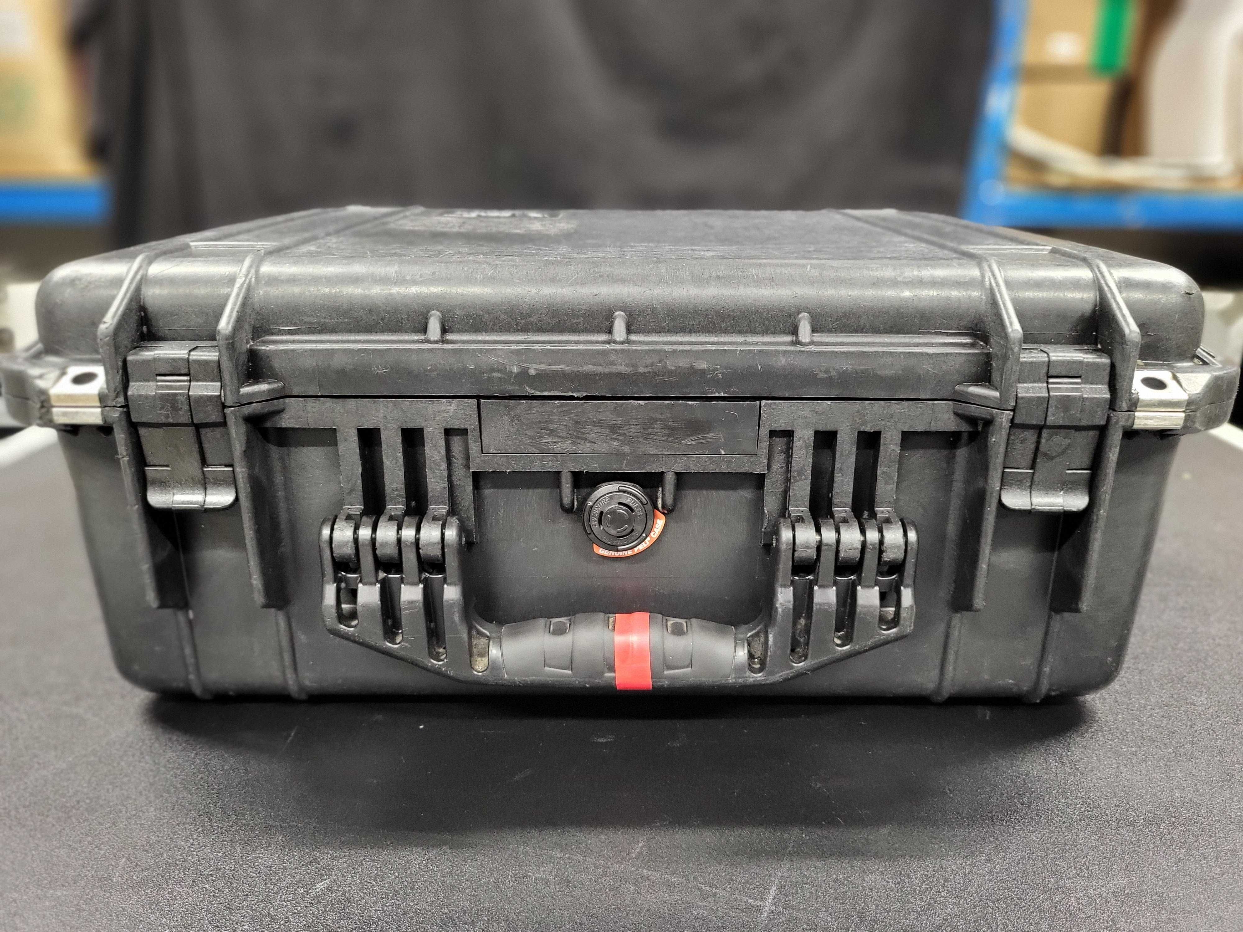 Peli 1550 (47x36x19) Pelikan walizka pusta bez pianki, Faktura