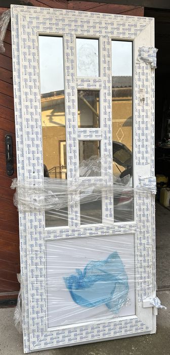 Двері вхідні металопластикові