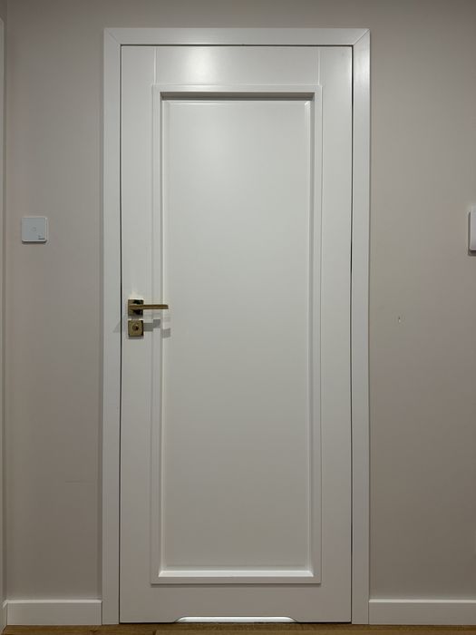 Drzwi wewnętrzne drewniane bezprzylgowe rewersyjne z odwrotną przylgą