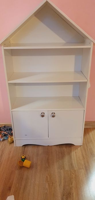 Regał dla dziewczynki