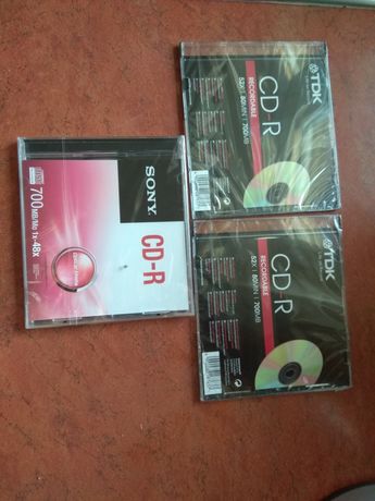 Trzy nowe płyty CD-R 700 MB