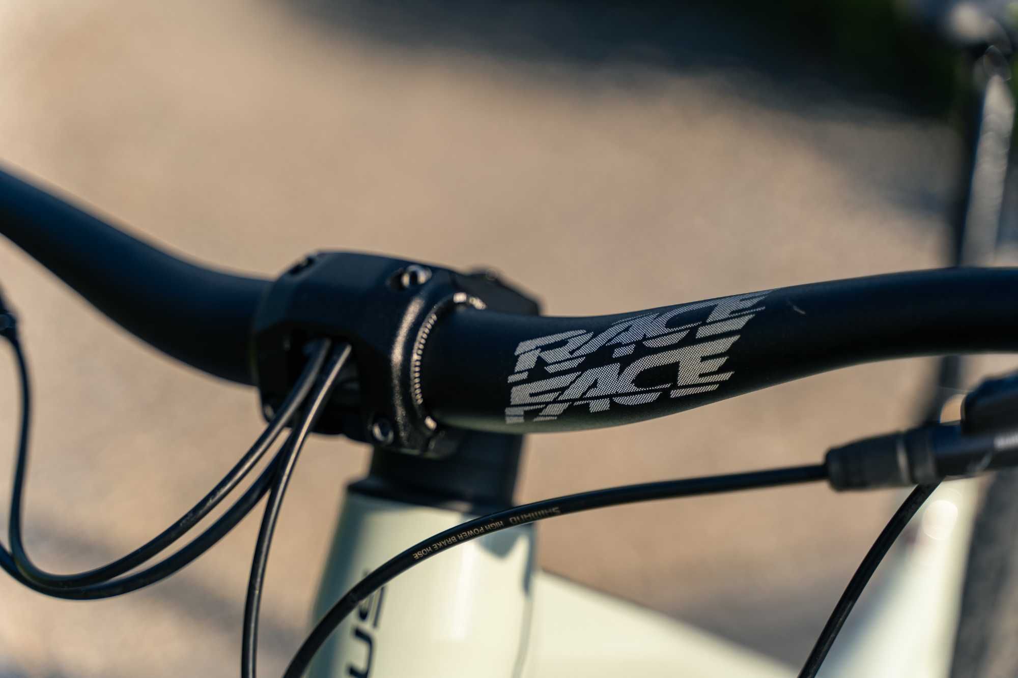Focus Jam 6.9 2022 (Fox 36, Shimano deore xt, novatec, race face)