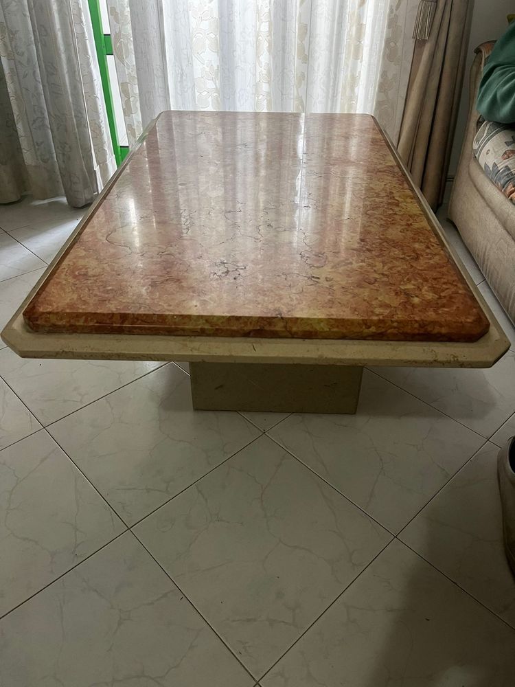 Mesa retangular em mármore