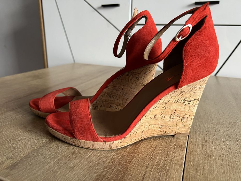 Sandały na koturnie 40 Gino Rossi