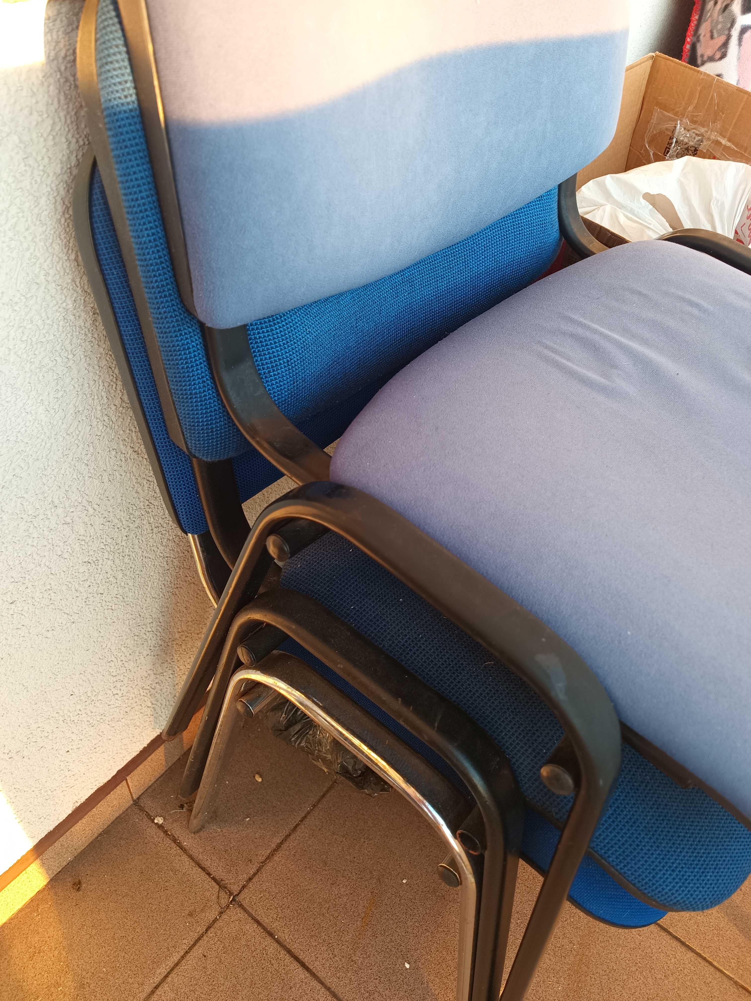 Sprzedam 3 krzesła konferencyjne w dobrym stanie.