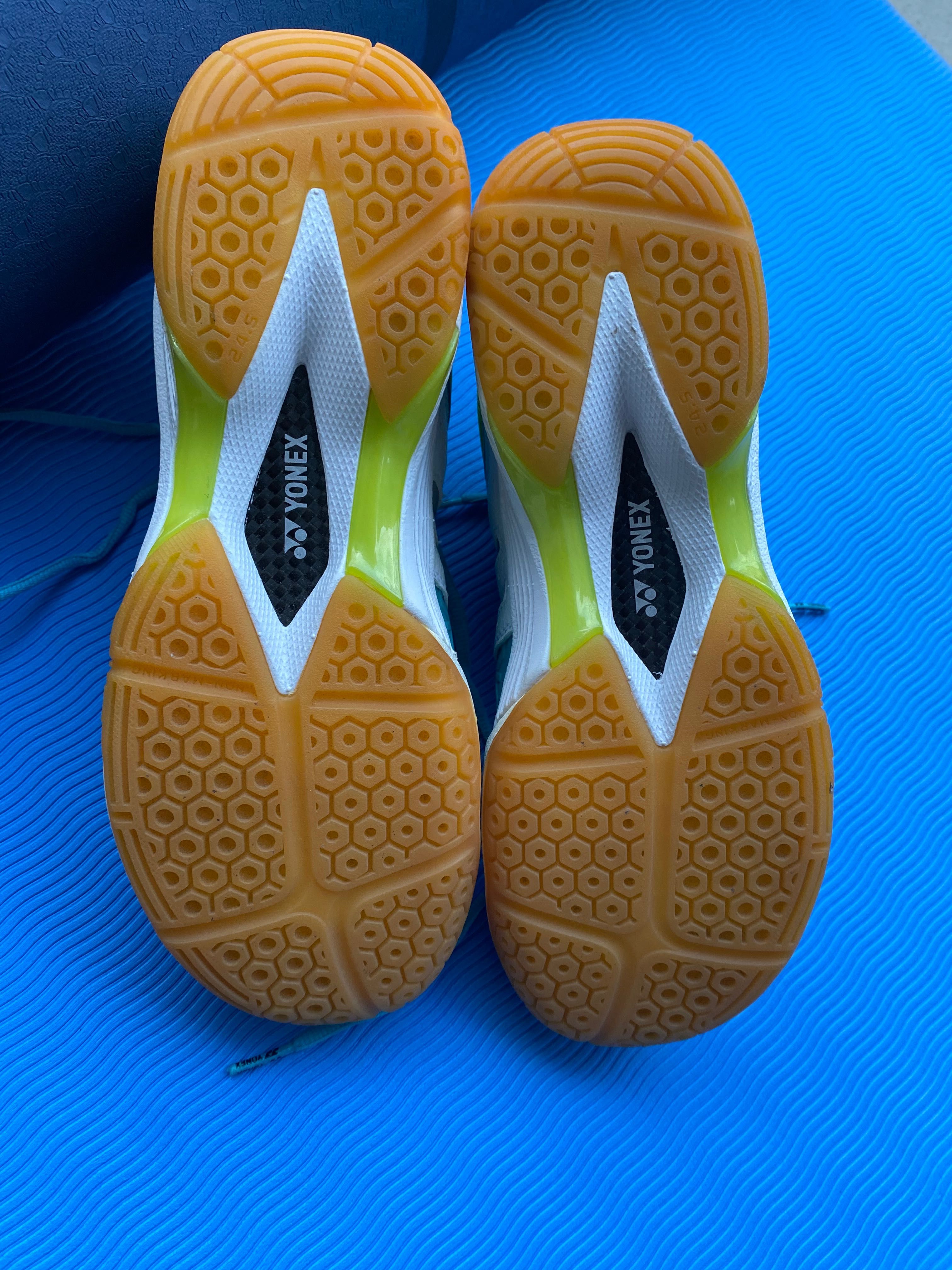 Sprzedam buty do badmintona Yonex SHB 01 LX, rozm 39