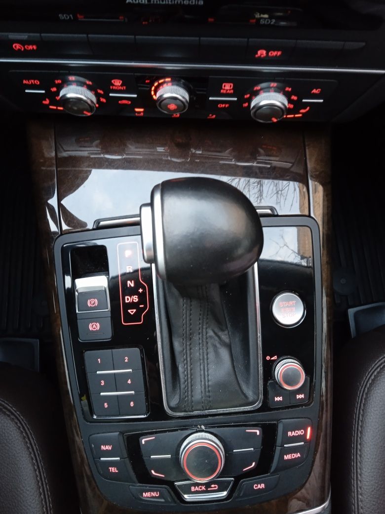 Продам Audi A6 официальный автомобиль не крашен.