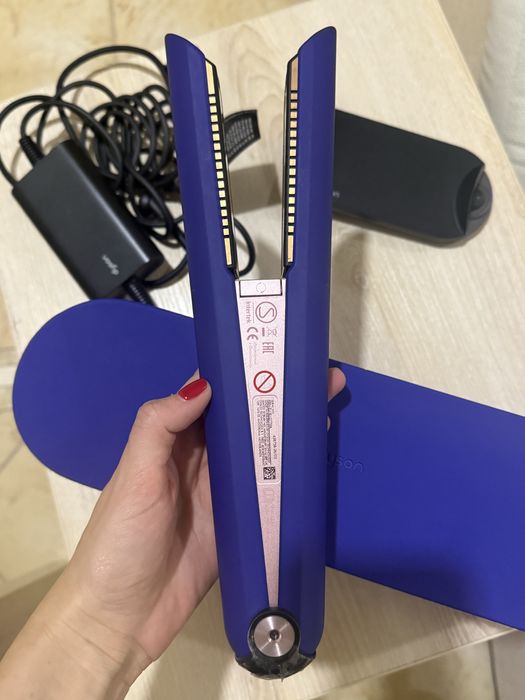 Випрямляч для волосся Dyson purple