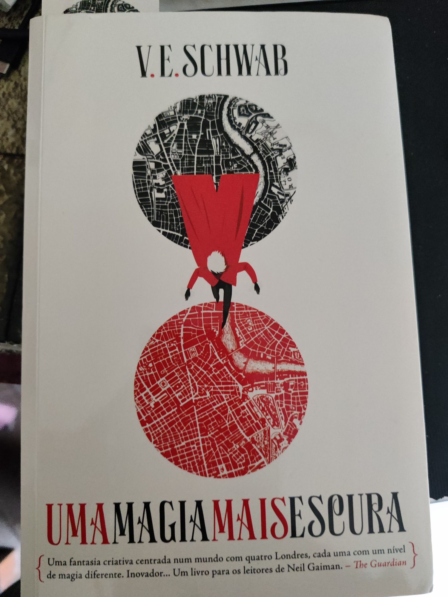 Uma Magia Mais Escura Sombras de Magia - Livro 1 de V. E. Schwab
