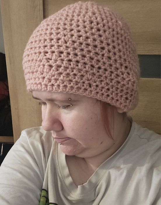 Szydełkowa wiosenną czapka