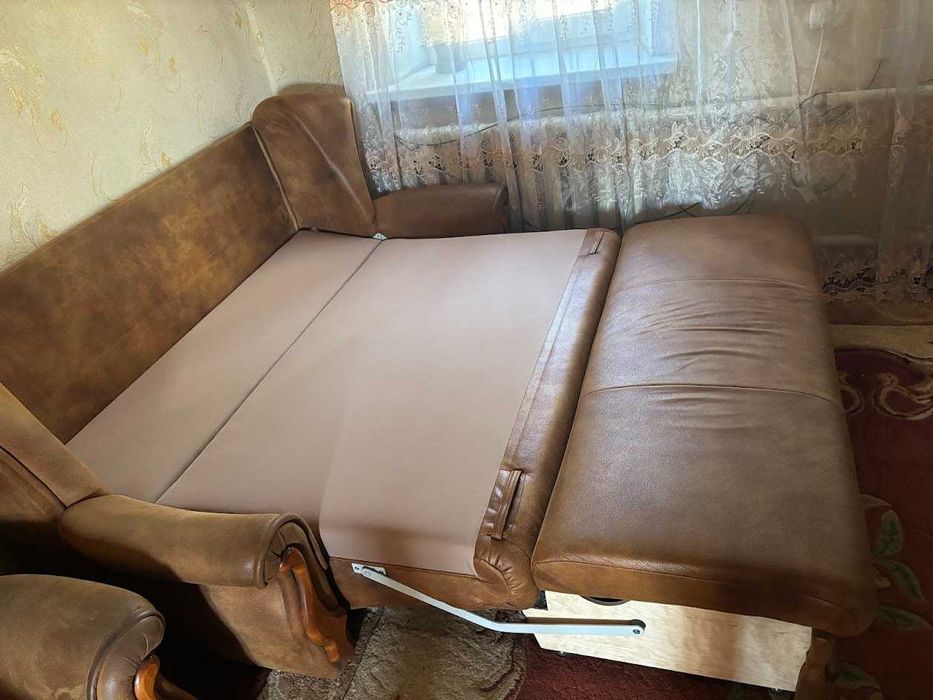 Диван та два кресла