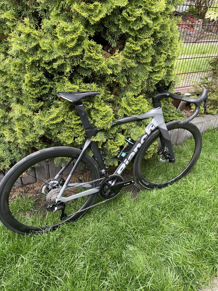 Bianchi Oltre XR4 na kolach Zipp, pomiar mocy, rozm. 55