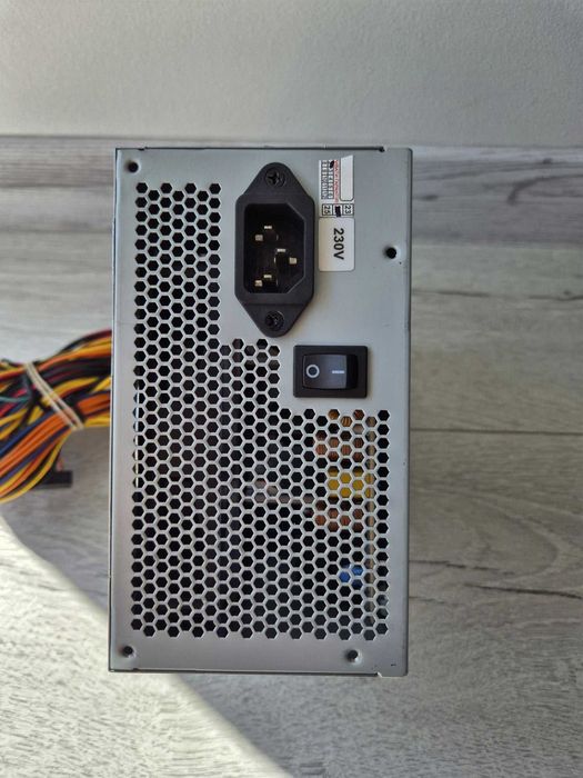 за півціни як новий блок Chieftec iArena GPB-400S (4+4 CPU\6+2 GPU)