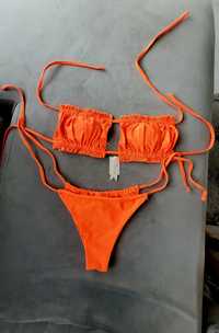 Nowy pomarańczowy strój kąpielowy