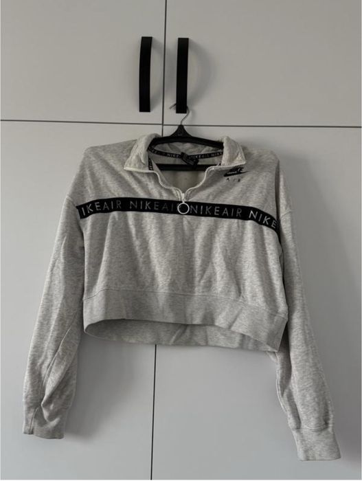Сіра кофта найк.