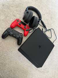 PlayStation 4 com 2 comandos e 1 fone