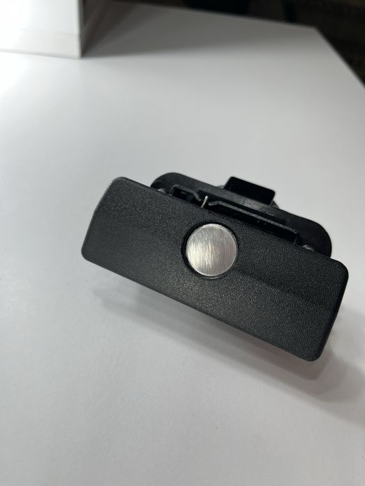 Личинка для ручки бардачка бмв е30, е34