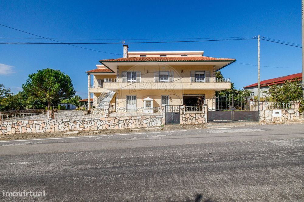 Moradia T4 para venda