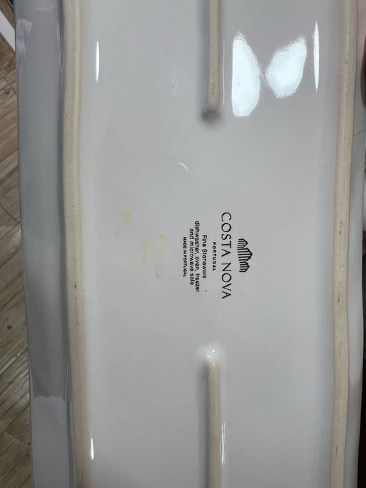 Travessa costa nova acompanha estante para bolos