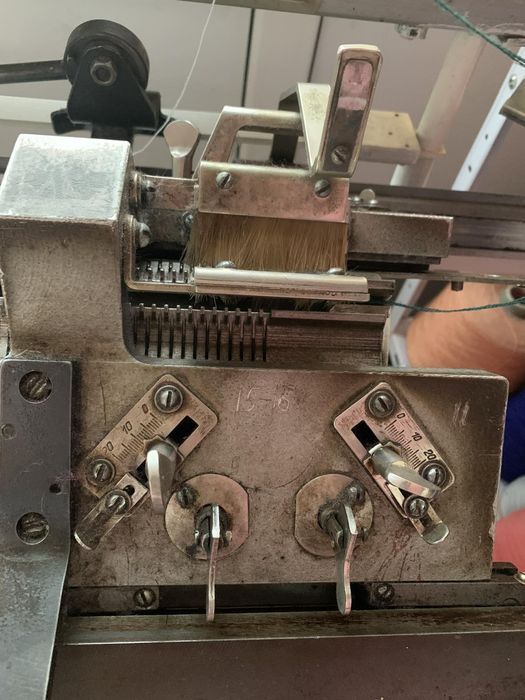 Вязальна машинка 5 класа, трикотаж.