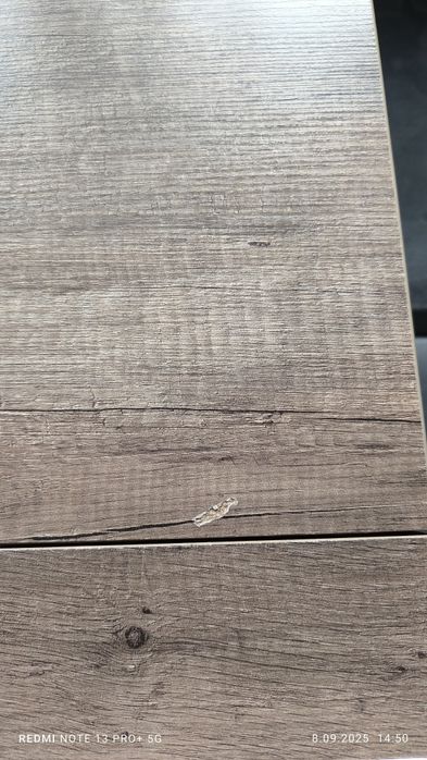 Używany stół do salonu