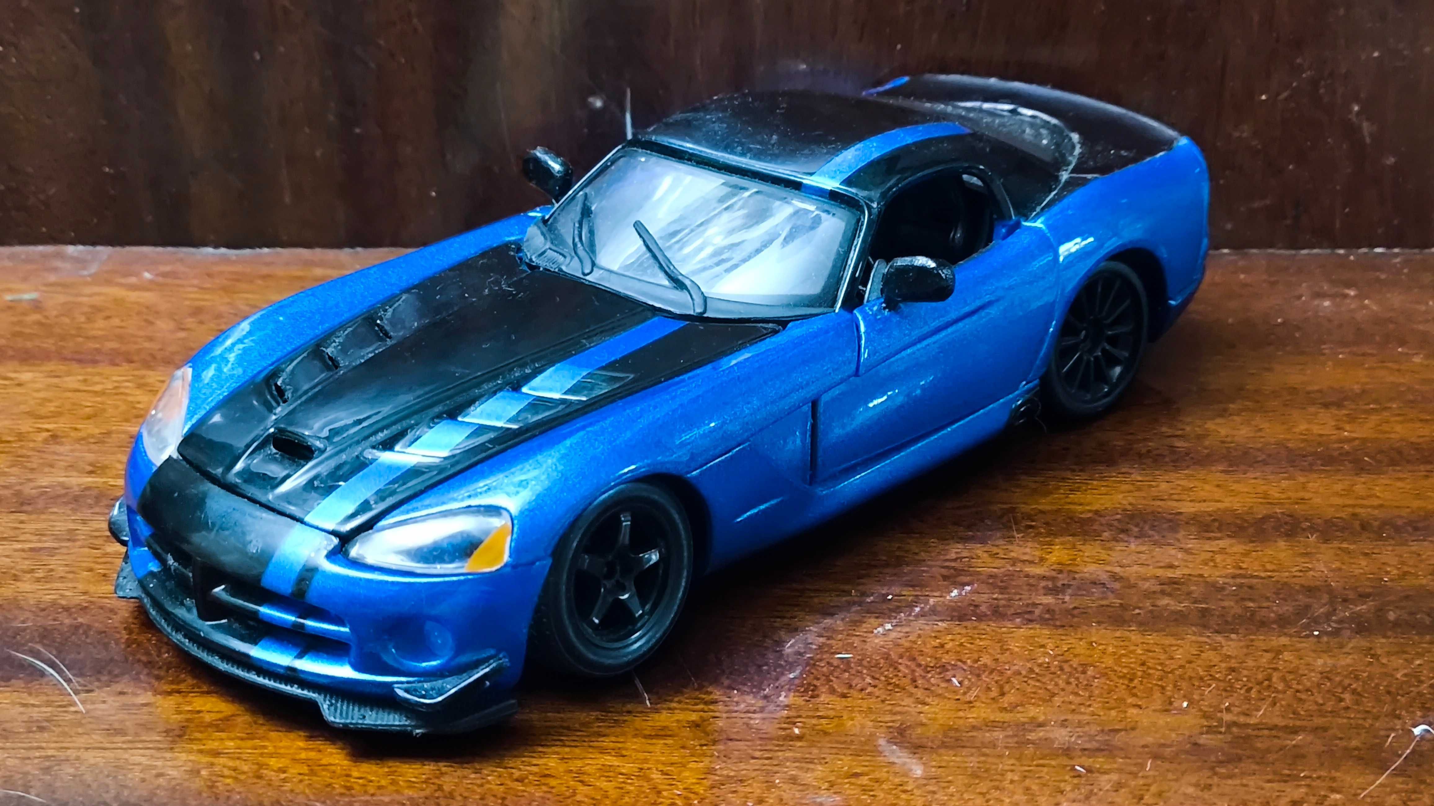 Машинка Dodge Viper SRT10 ACR - Bburago 1/24