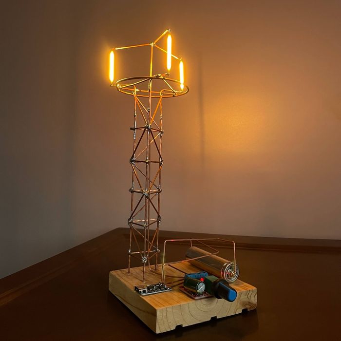Світильник у формі ЛЕП з міді та дерева — ручна робота, унікальний дек