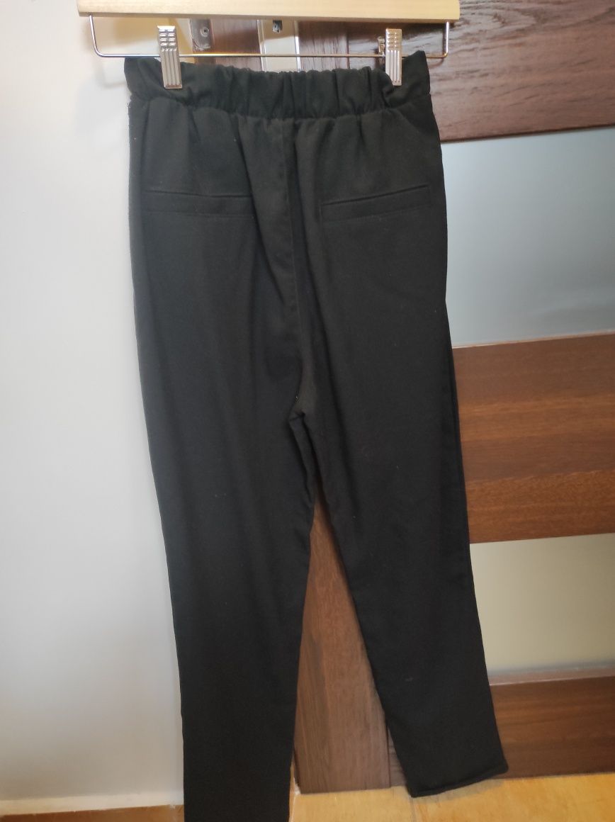 Czarne spodnie Reserved164