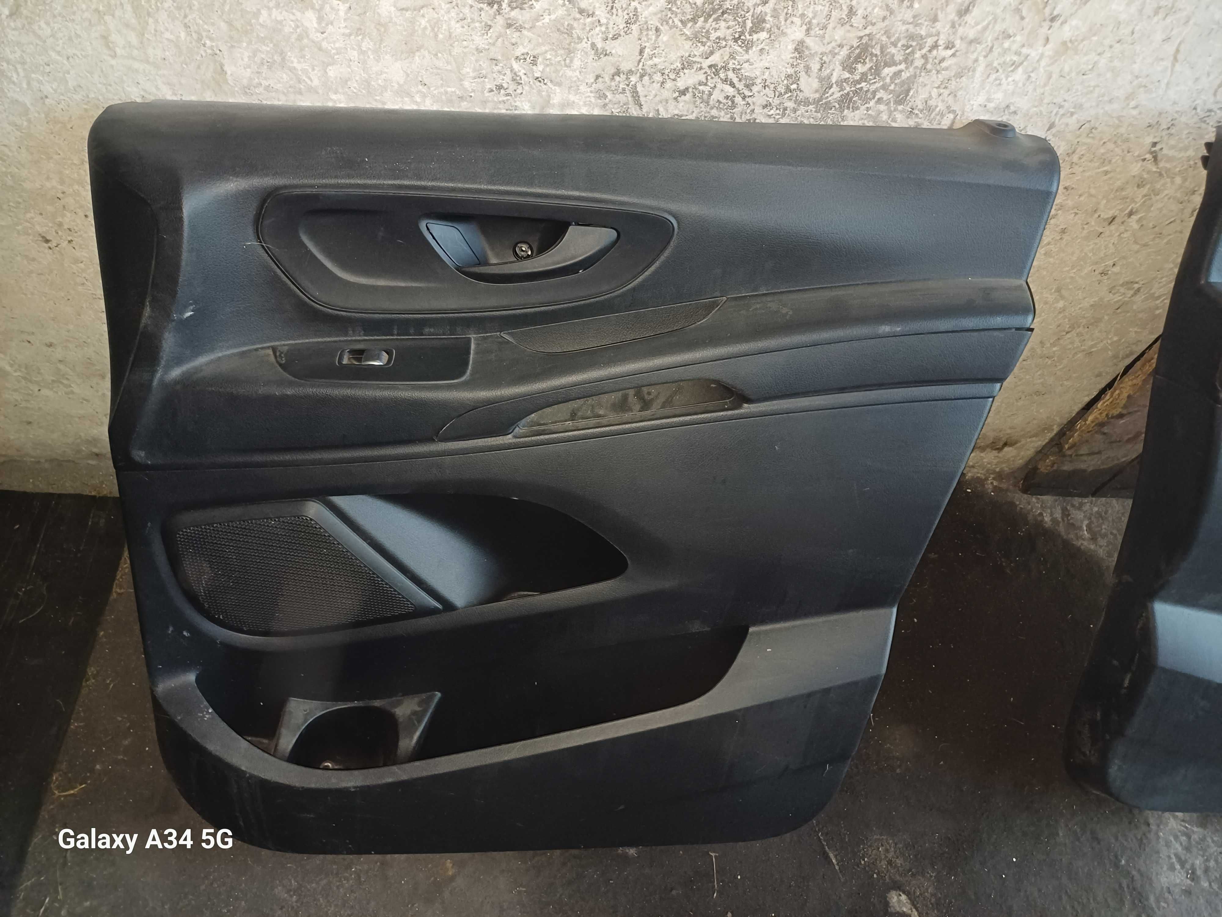 Tapicerka drzwi lewa mercedes vito A 447 viano A447