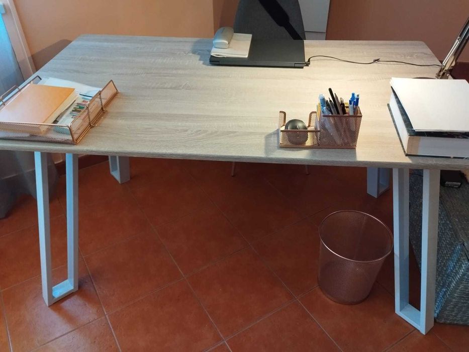 Mesa escritório funcional