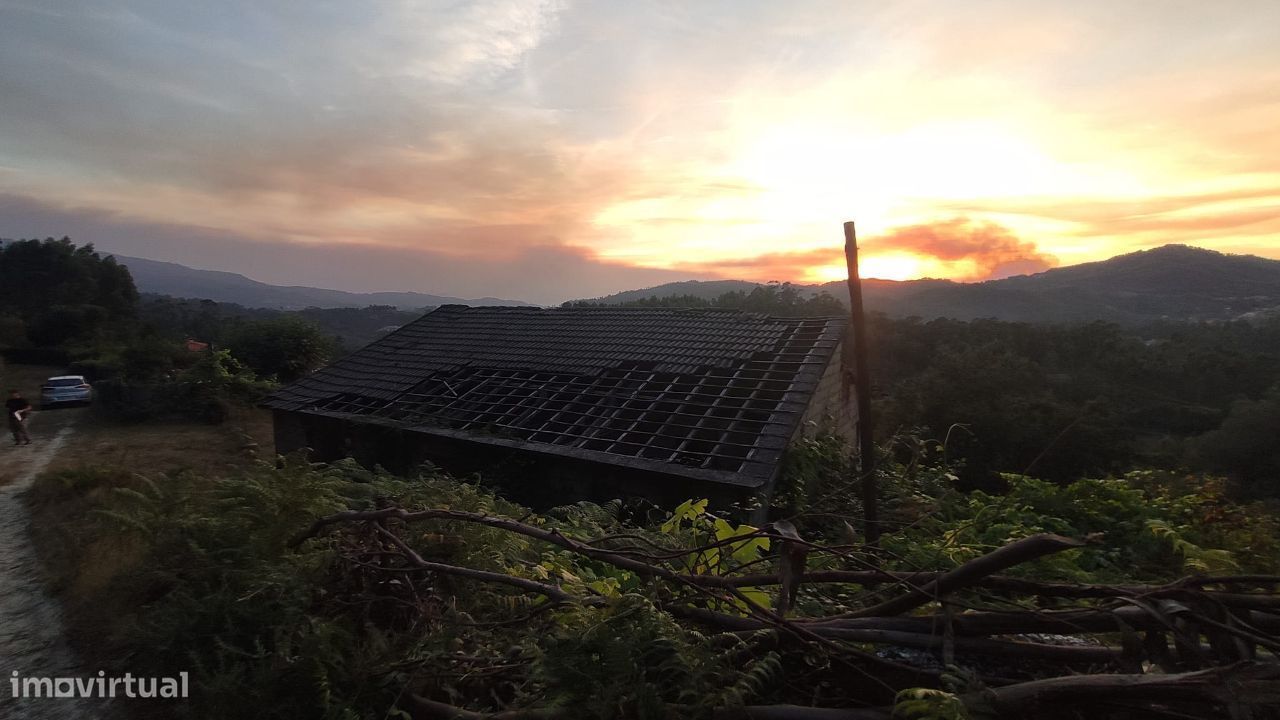 Moradia para restauro em Rossas - Vieira do Minho