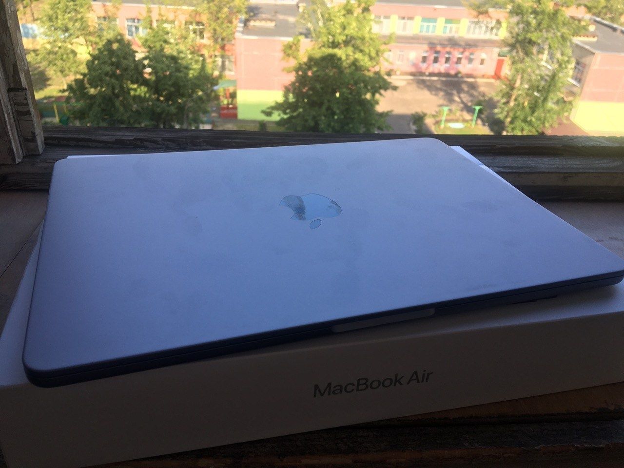 Продам Macbook Air 13 m2 8/256 з повним комплектом